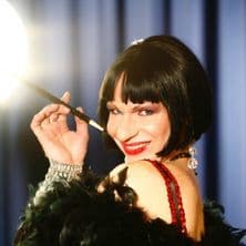 Jezebel Ladouce zeigt Profil: Männer! gösteri Boulevard Theater Münster 2026